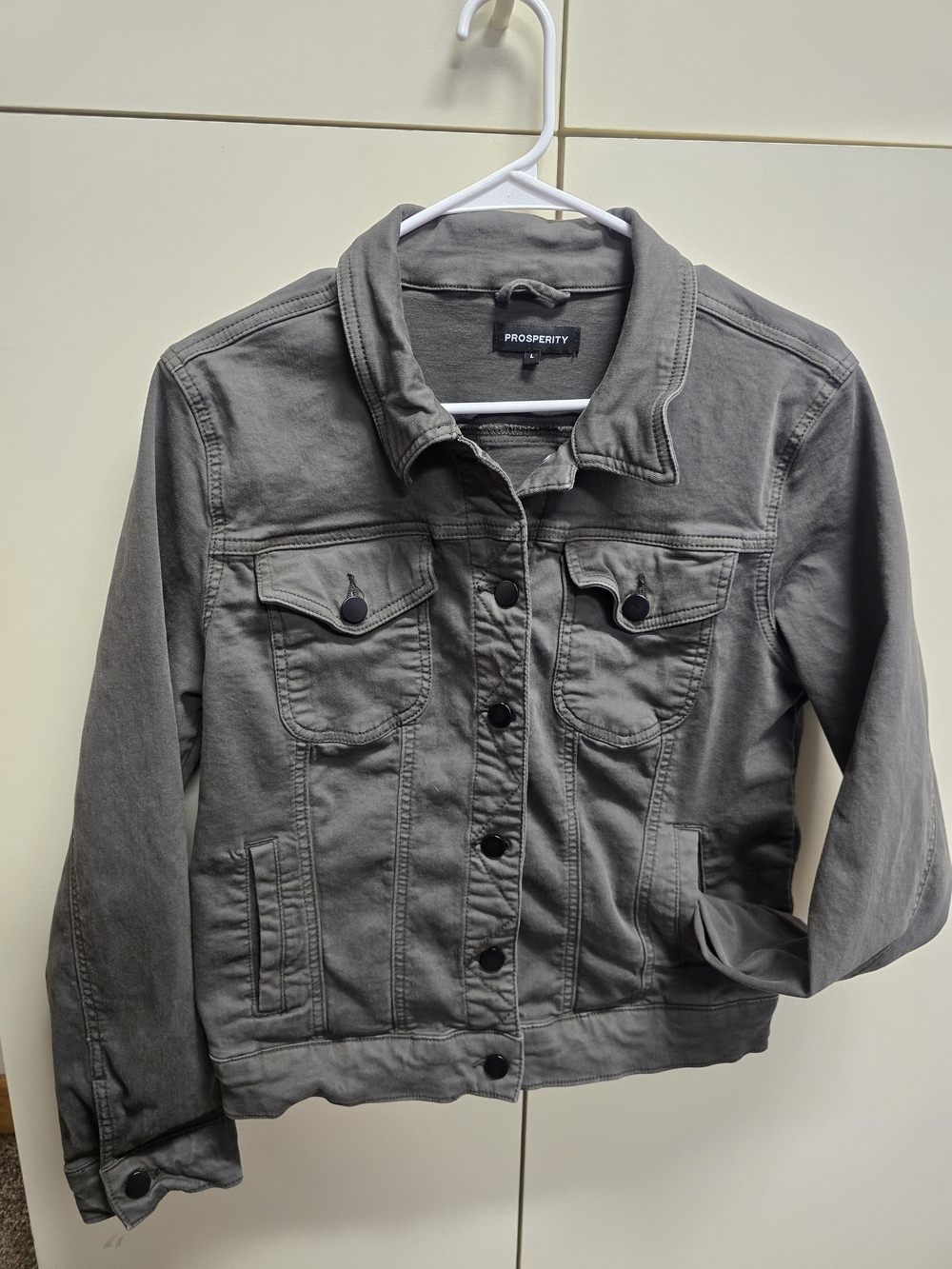 Prosperity Women's Olive Cropped Utility Trucker Jacket Size Large Button Front